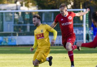 Johannes Thiemann (r.) im Trikot des SC Neheim.