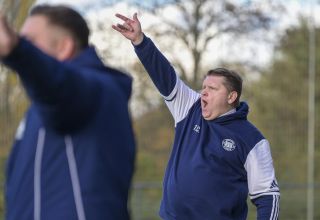 Thomas Cichon (rechts) verteilt lautstark Anweisungen.